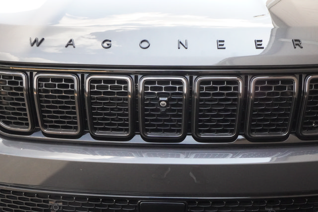 Used 2025 Jeep Wagoneer Series II w/ Convenience Group I RWD image 13