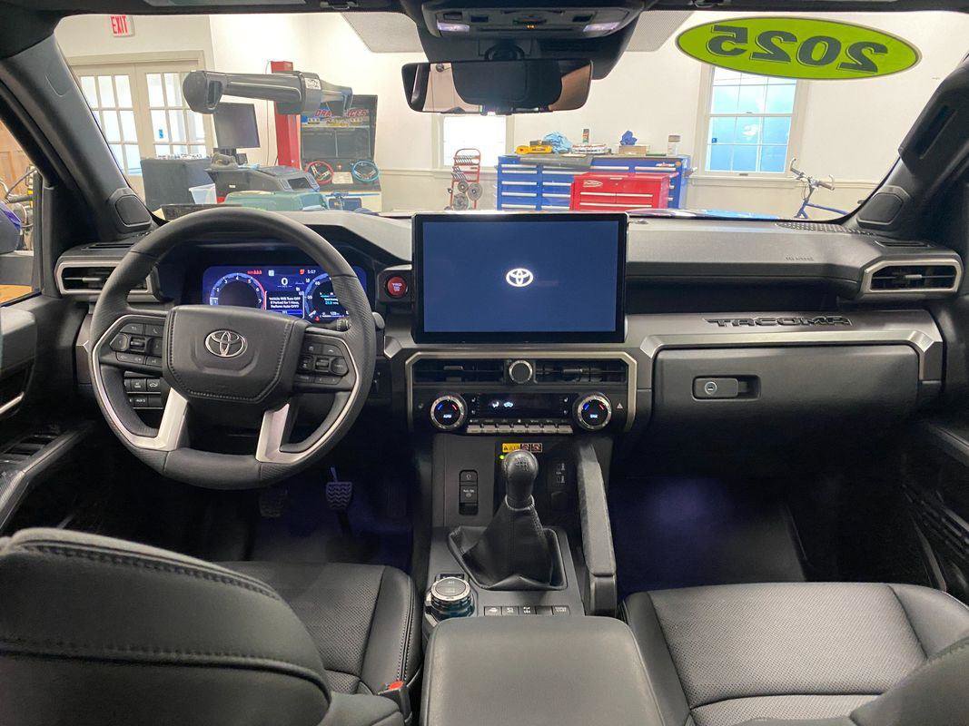 Used 2025 Toyota Tacoma TRD Off-Road image 10