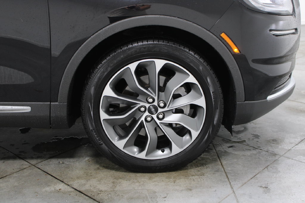 Used 2023 Lincoln Nautilus Reserve AWD/4WD image 13