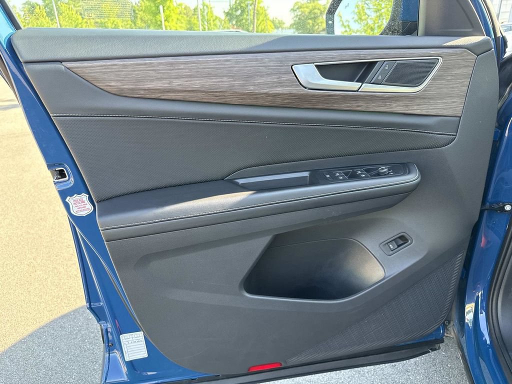 Certified 2025 Volkswagen Atlas SEL AWD/4WD image 9