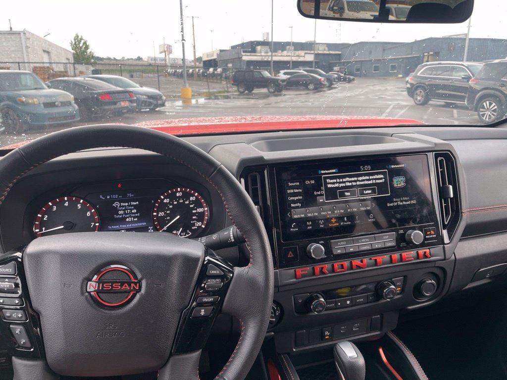 Used 2025 Nissan Frontier PRO-4X AWD/4WD image 9