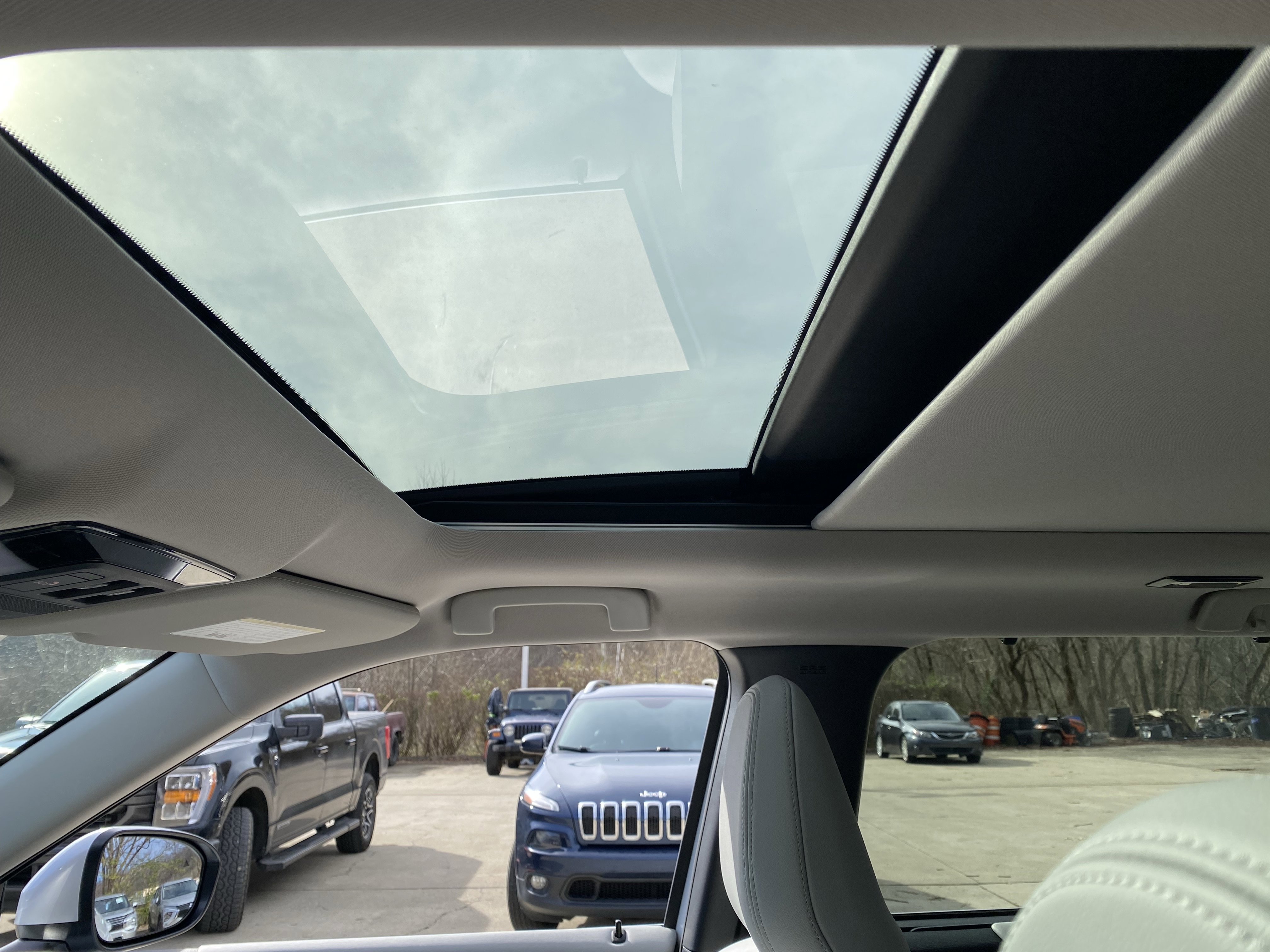 New 2026 Mitsubishi Outlander SEL image 11