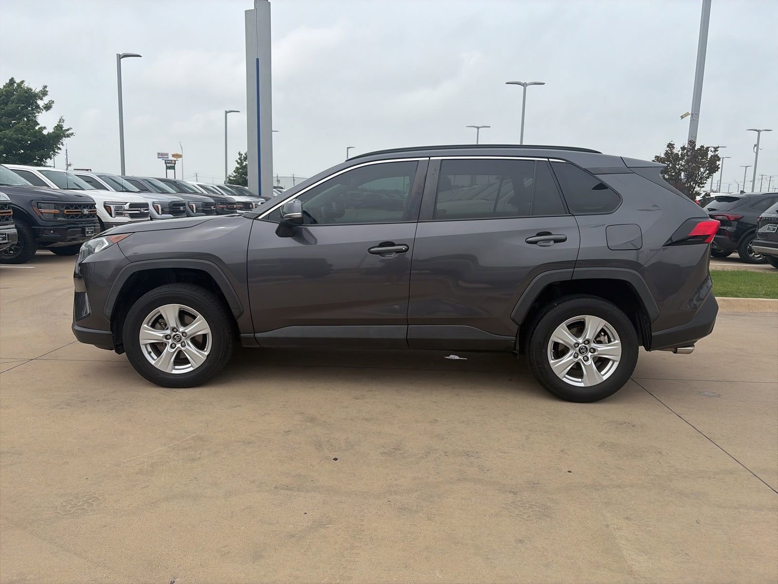 Used 2019 Toyota RAV4 XLE FWD video 2