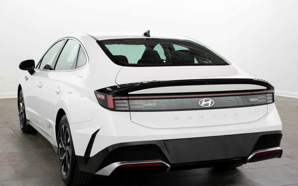 Used 2025 Hyundai Sonata SEL FWD image 9