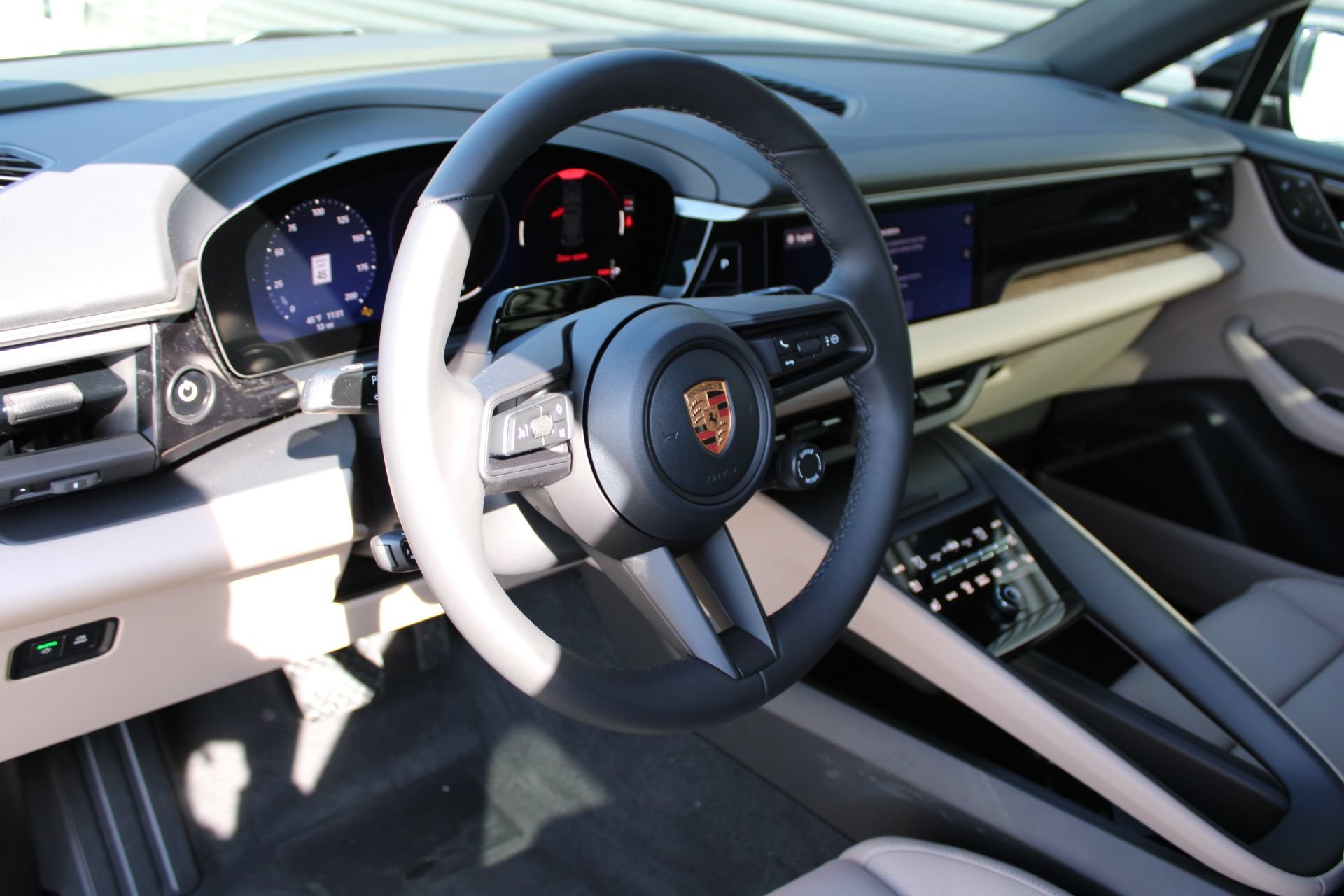 New 2026 Porsche Macan 4 Electric AWD/4WD image 4