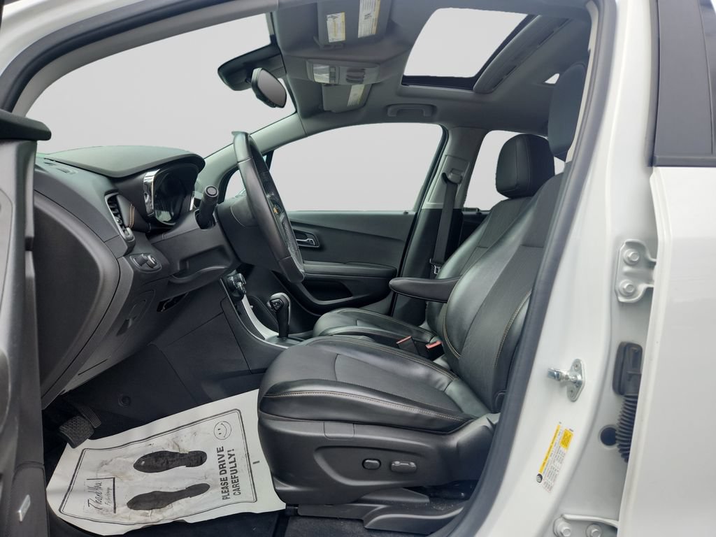Used 2020 Chevrolet Trax LT w/ Sun & Sound Package AWD/4WD image 10