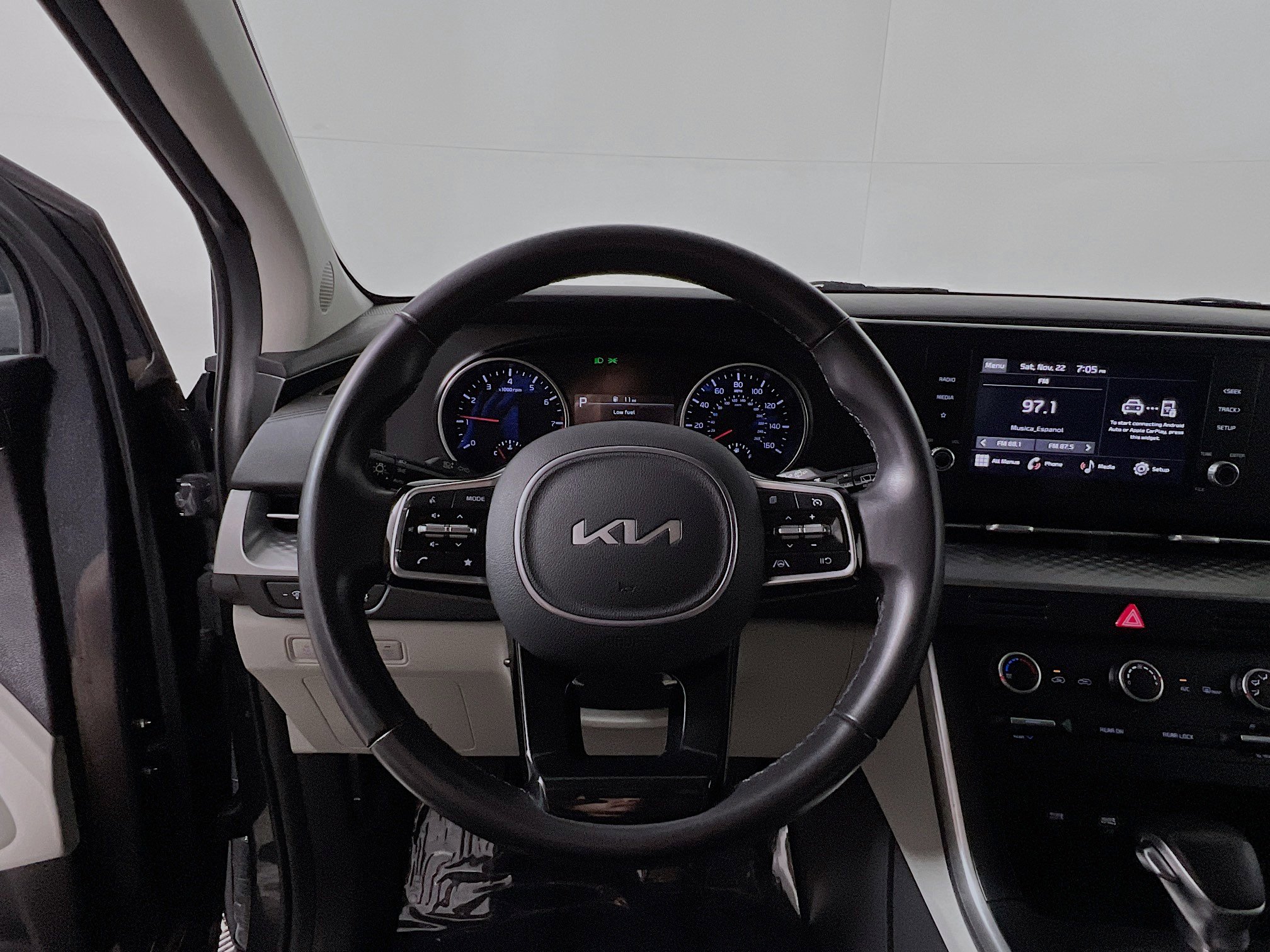 Used 2024 Kia Carnival LX image 18