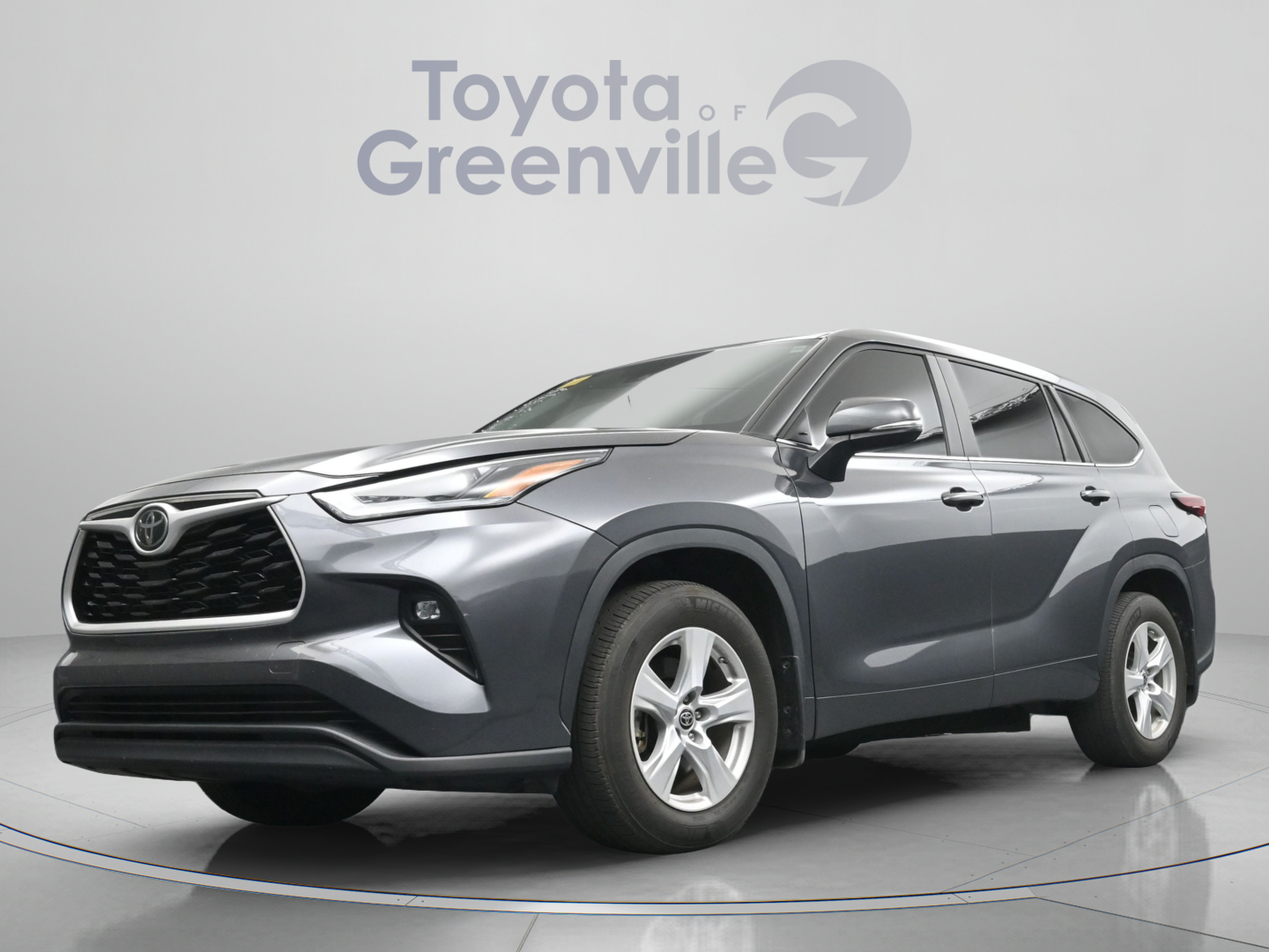 Certified 2024 Toyota Highlander LE AWD/4WD image 2