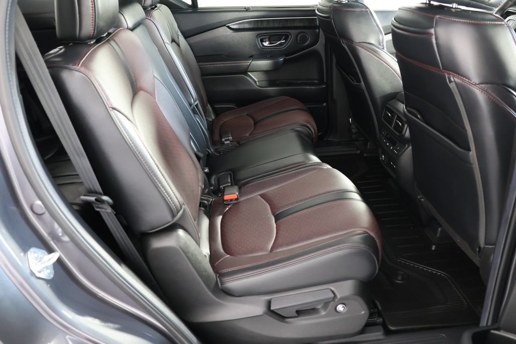 Used 2025 Honda Pilot Black Edition image 26