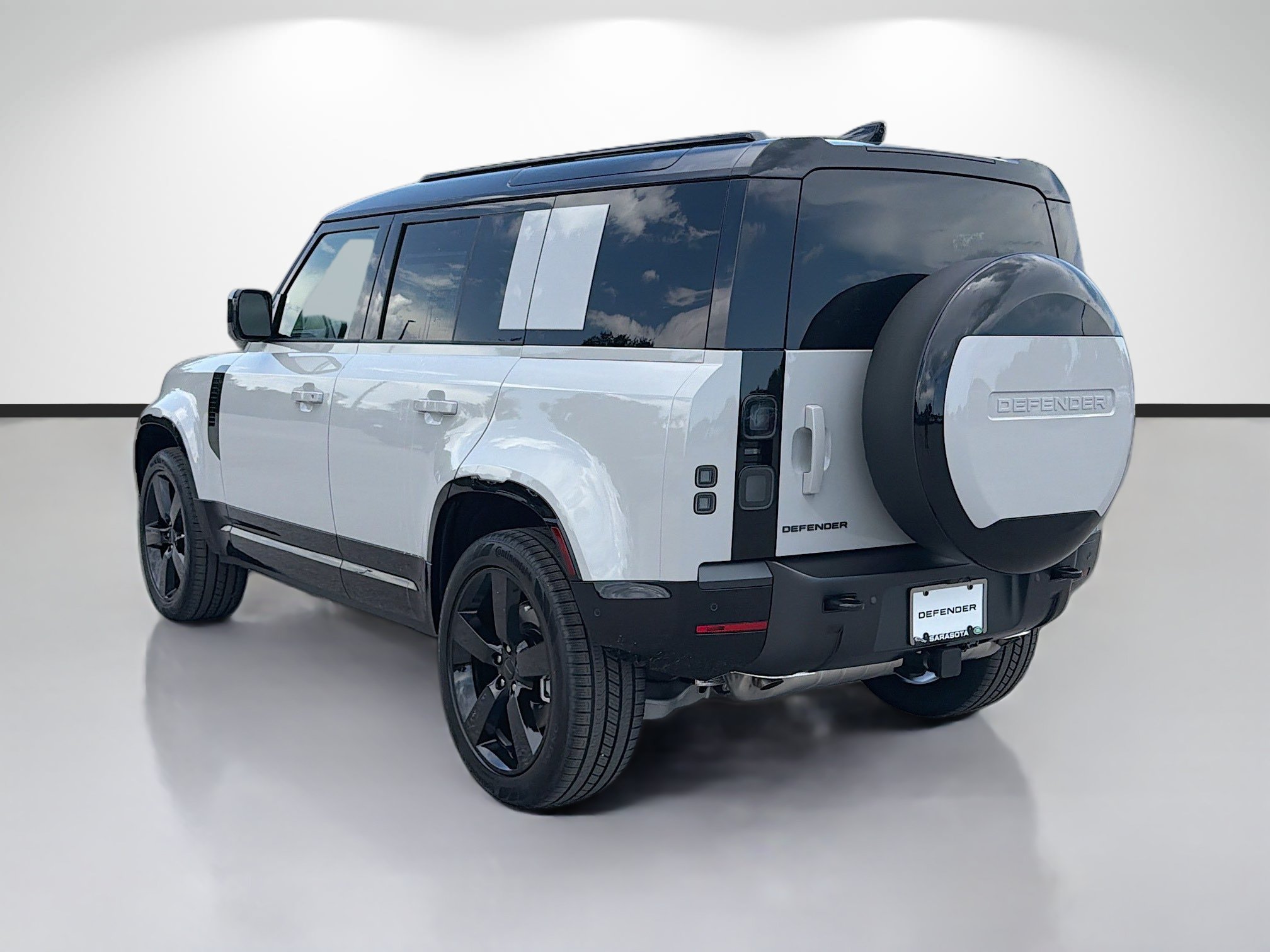New 2026 Land Rover Defender 110 X-Dynamic SE AWD/4WD image 3