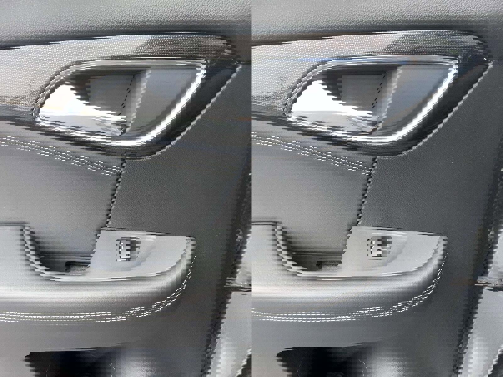 Used 2023 Buick Envision Essence w/ Sport Touring Package image 18