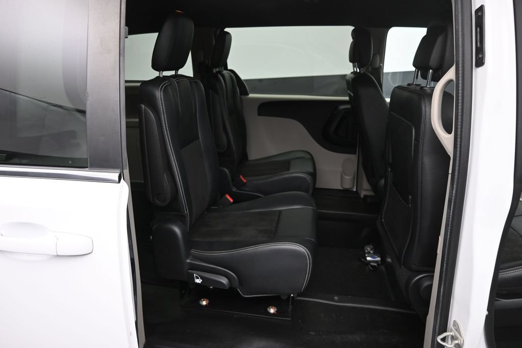 Used 2019 Dodge Grand Caravan SXT FWD image 13
