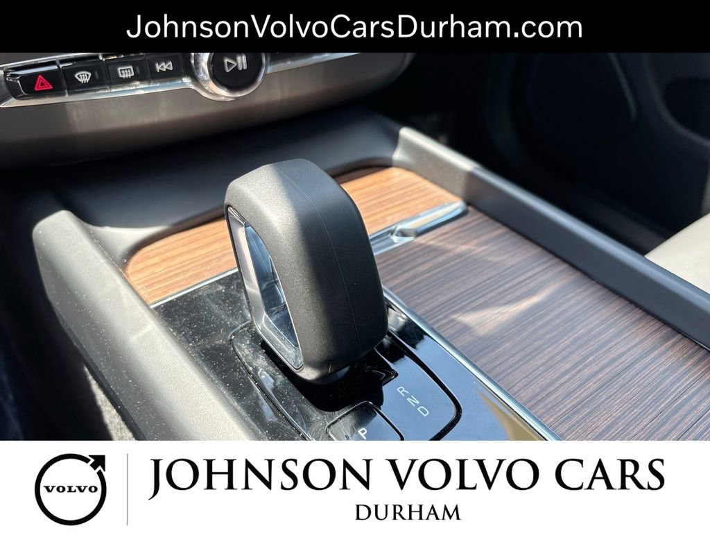 Used 2023 Volvo XC60 B5 Plus AWD/4WD image 23