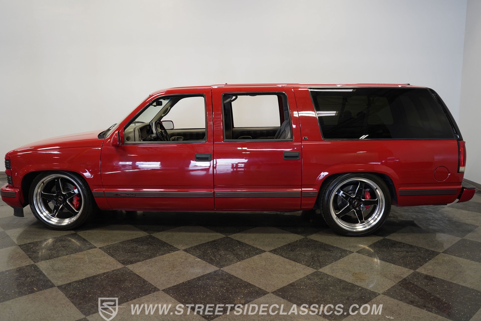 Used 1996 Chevrolet Suburban 2WD image 2