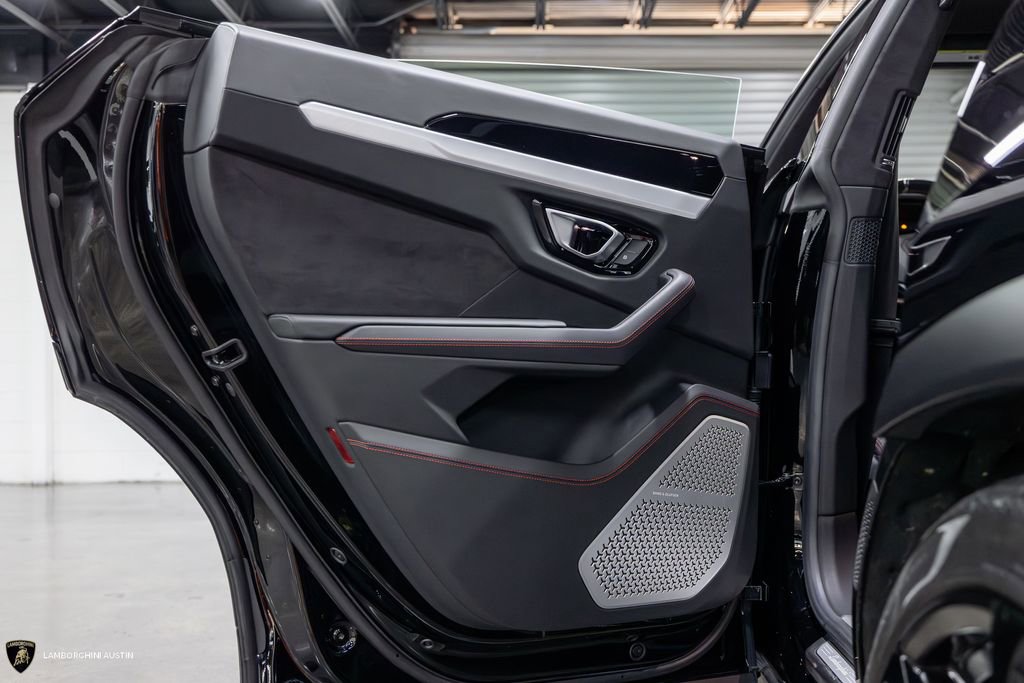 Used 2019 Lamborghini Urus AWD/4WD image 34