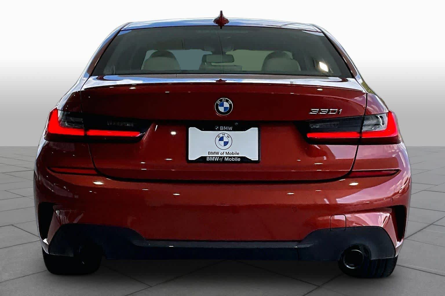Used 2022 BMW 330i Sedan w/ M Sport Package RWD image 4