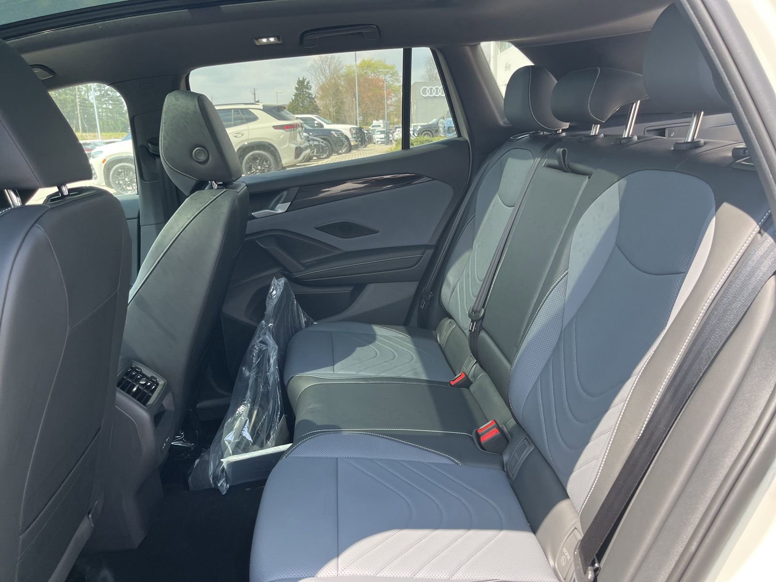 New 2026 Volkswagen Tiguan SE R-Line FWD image 17