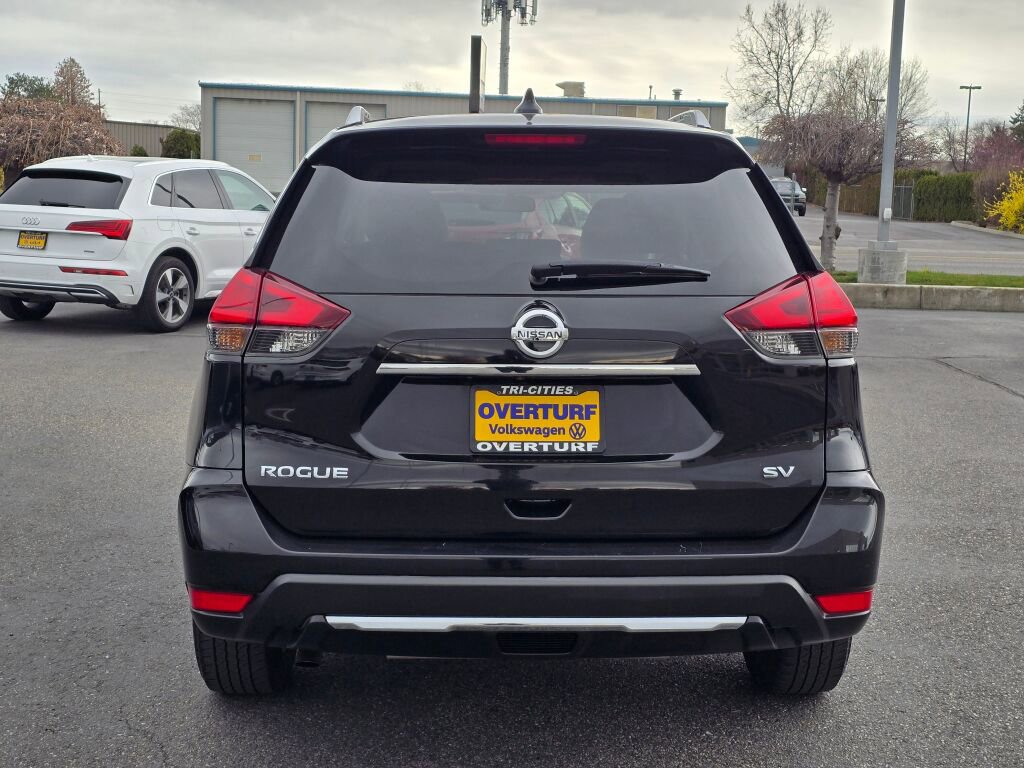 Used 2017 Nissan Rogue SV w/ SV Premium Package FWD image 5