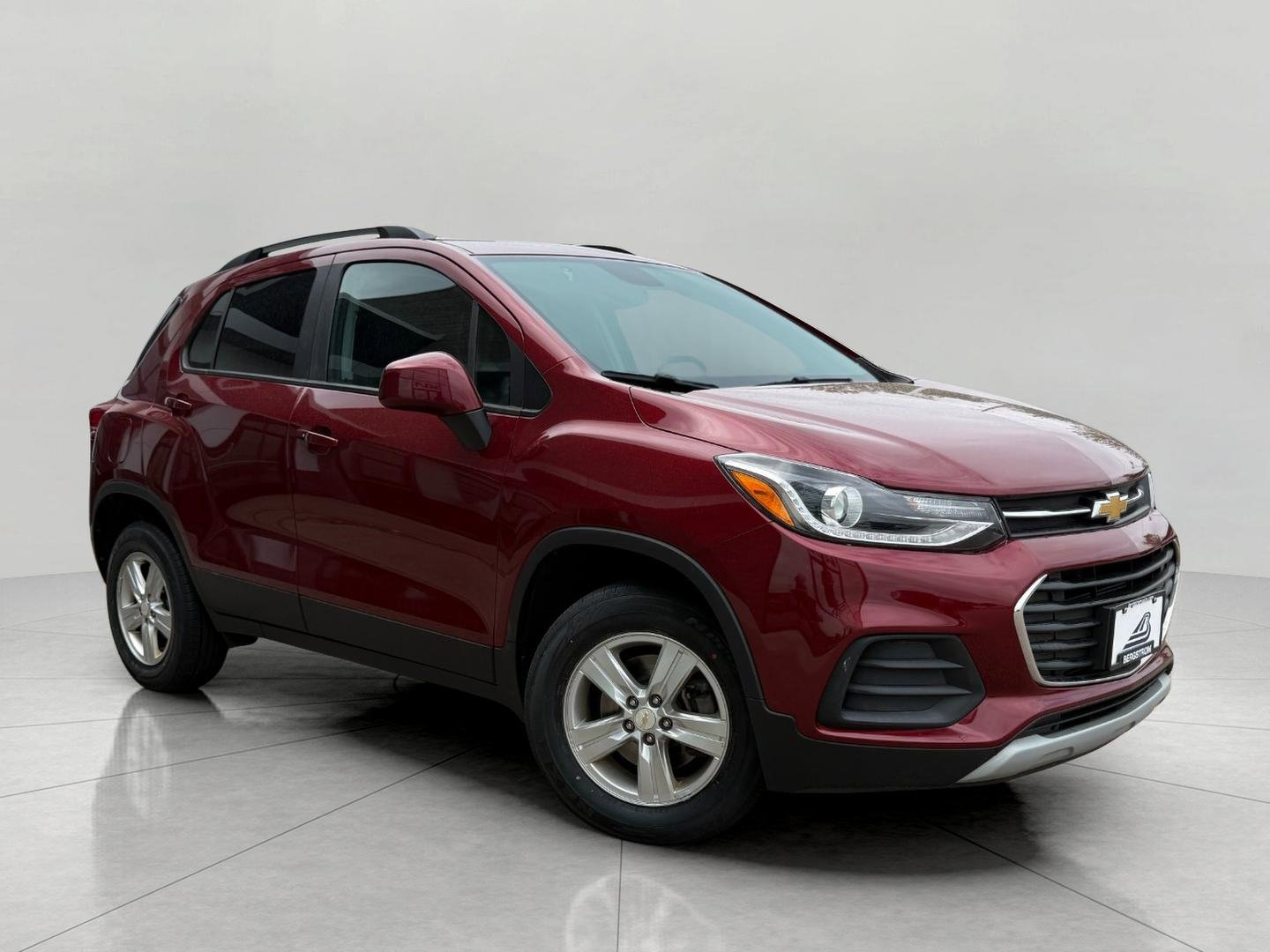 Used 2022 Chevrolet Trax LT w/ LT Convenience Package AWD/4WD image 1