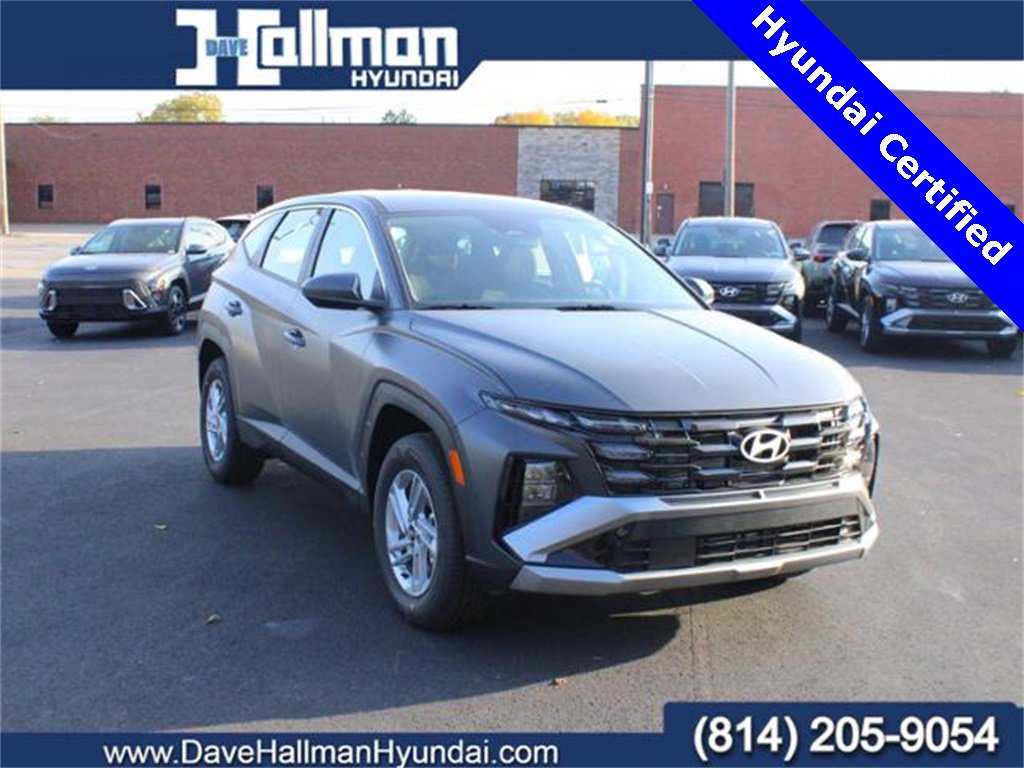 Used 2025 Hyundai Tucson SE image 1