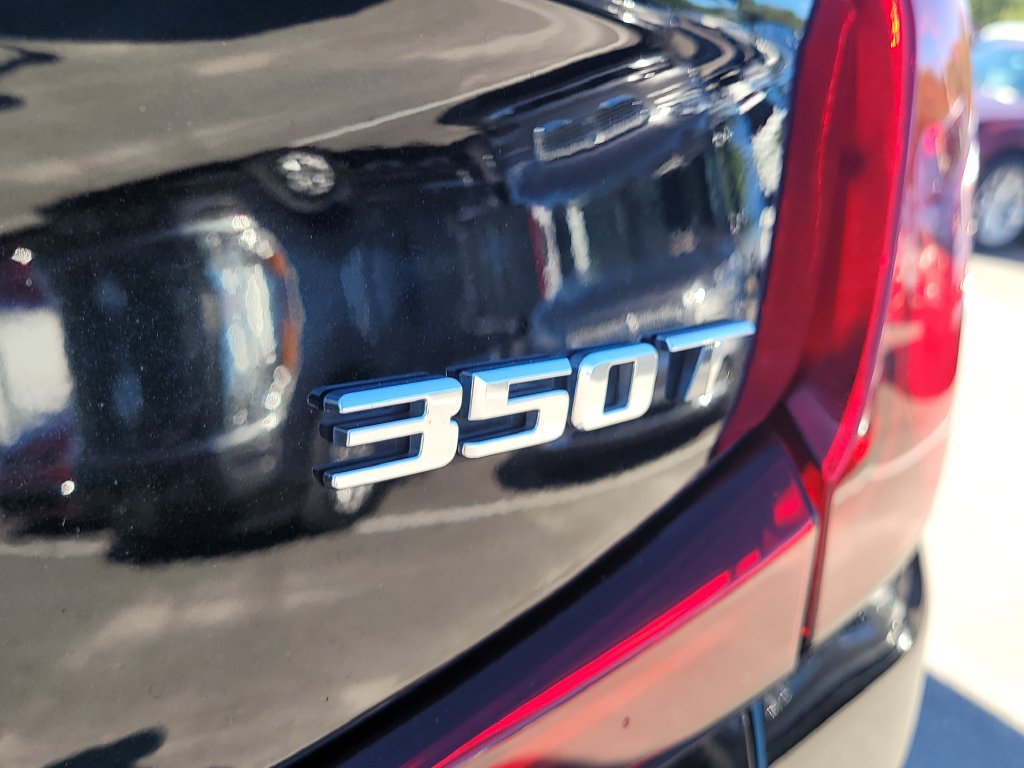 Used 2023 Cadillac XT4 Luxury w/ Cold Weather Package AWD/4WD image 7