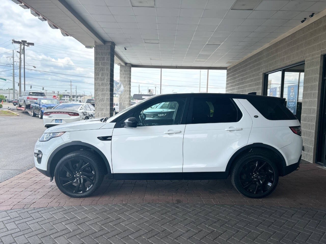 Used 2017 Land Rover Discovery Sport HSE AWD/4WD image 7