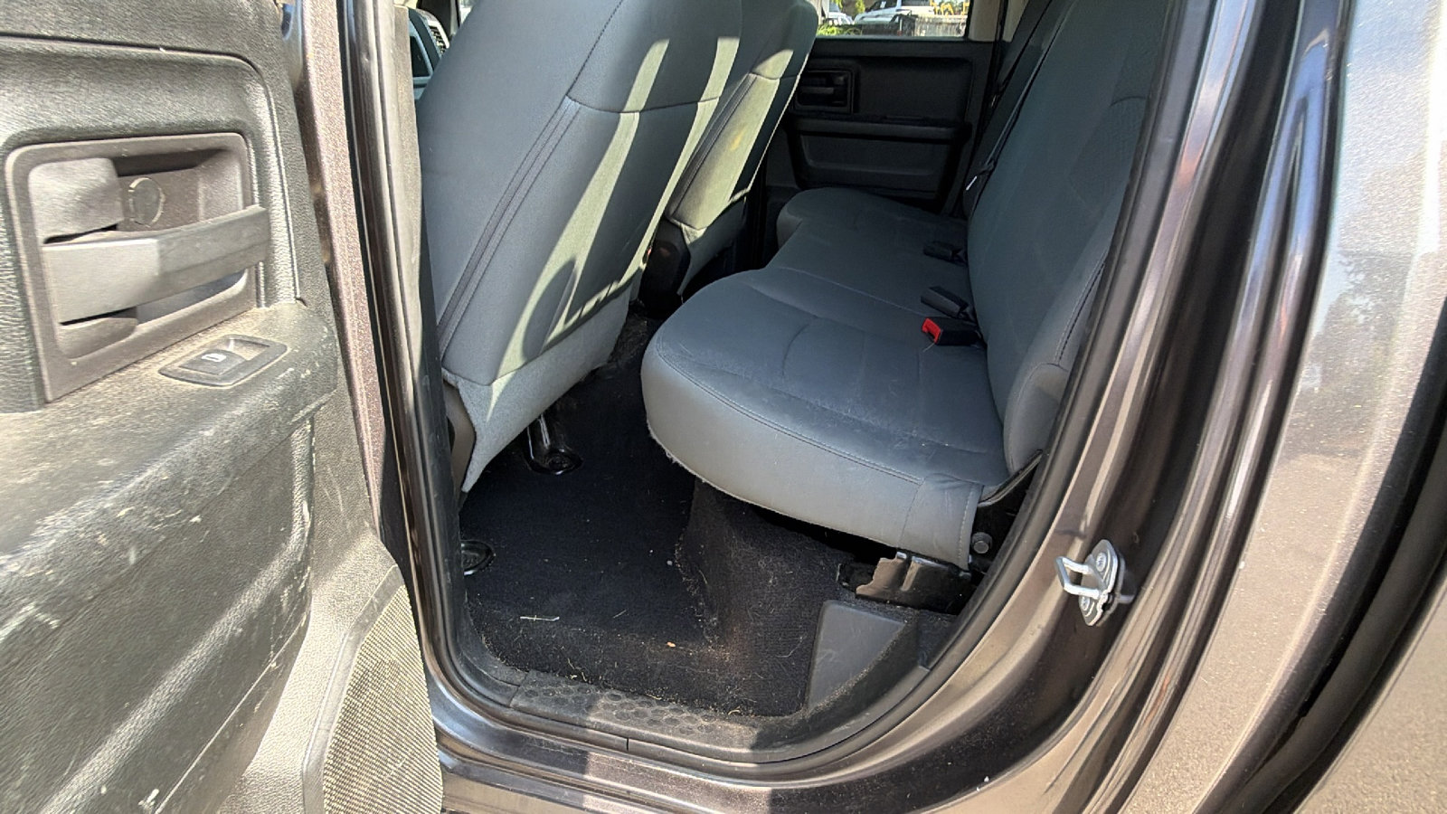 Used 2018 RAM 1500 Express RWD image 23