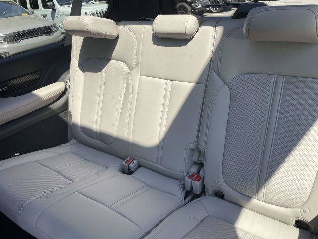 New 2026 Jeep Grand Wagoneer L Summit w/ Premium Group III AWD/4WD image 12