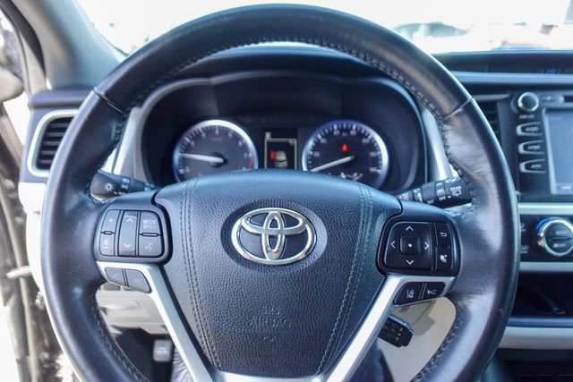 Used 2017 Toyota Highlander XLE image 12