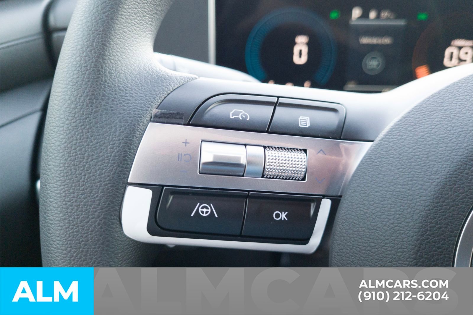 Used 2025 Hyundai Santa Cruz SE image 27