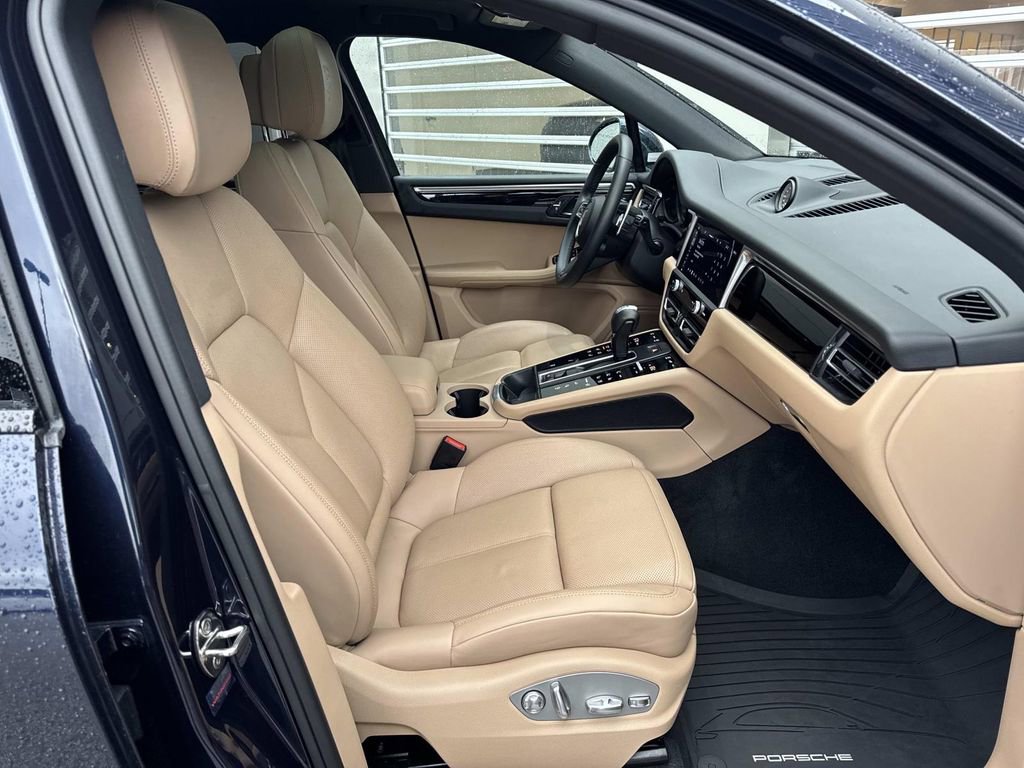 Used 2023 Porsche Macan S w/ Sport Chrono Package image 9