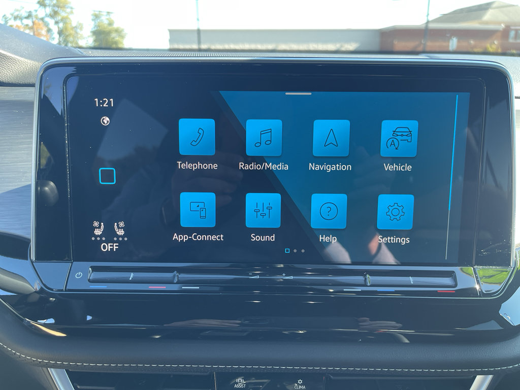 Used 2025 Volkswagen Atlas Cross Sport SE image 23