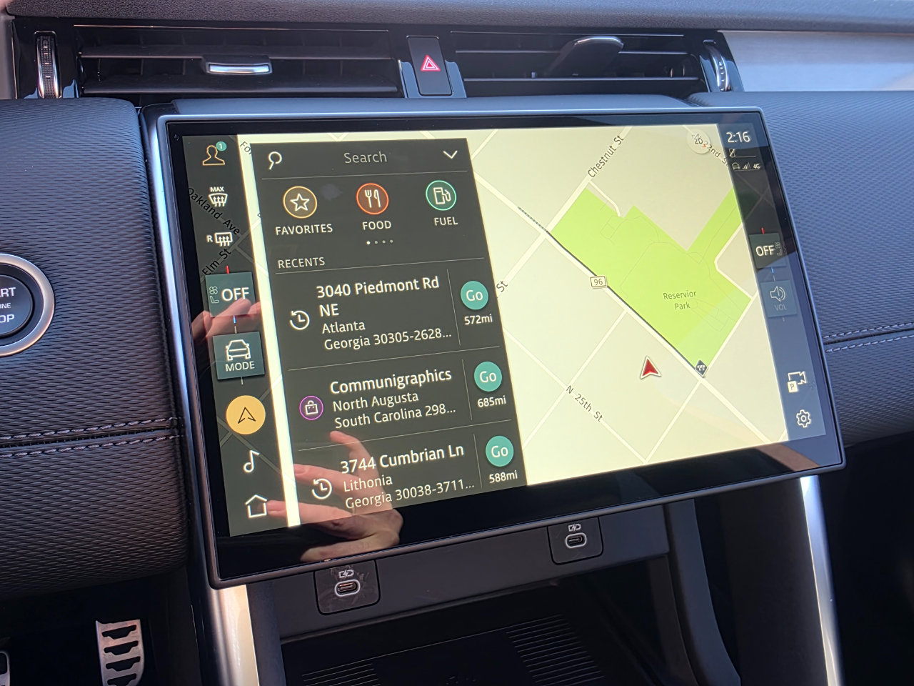 Used 2024 Land Rover Discovery Sport Dynamic SE image 4