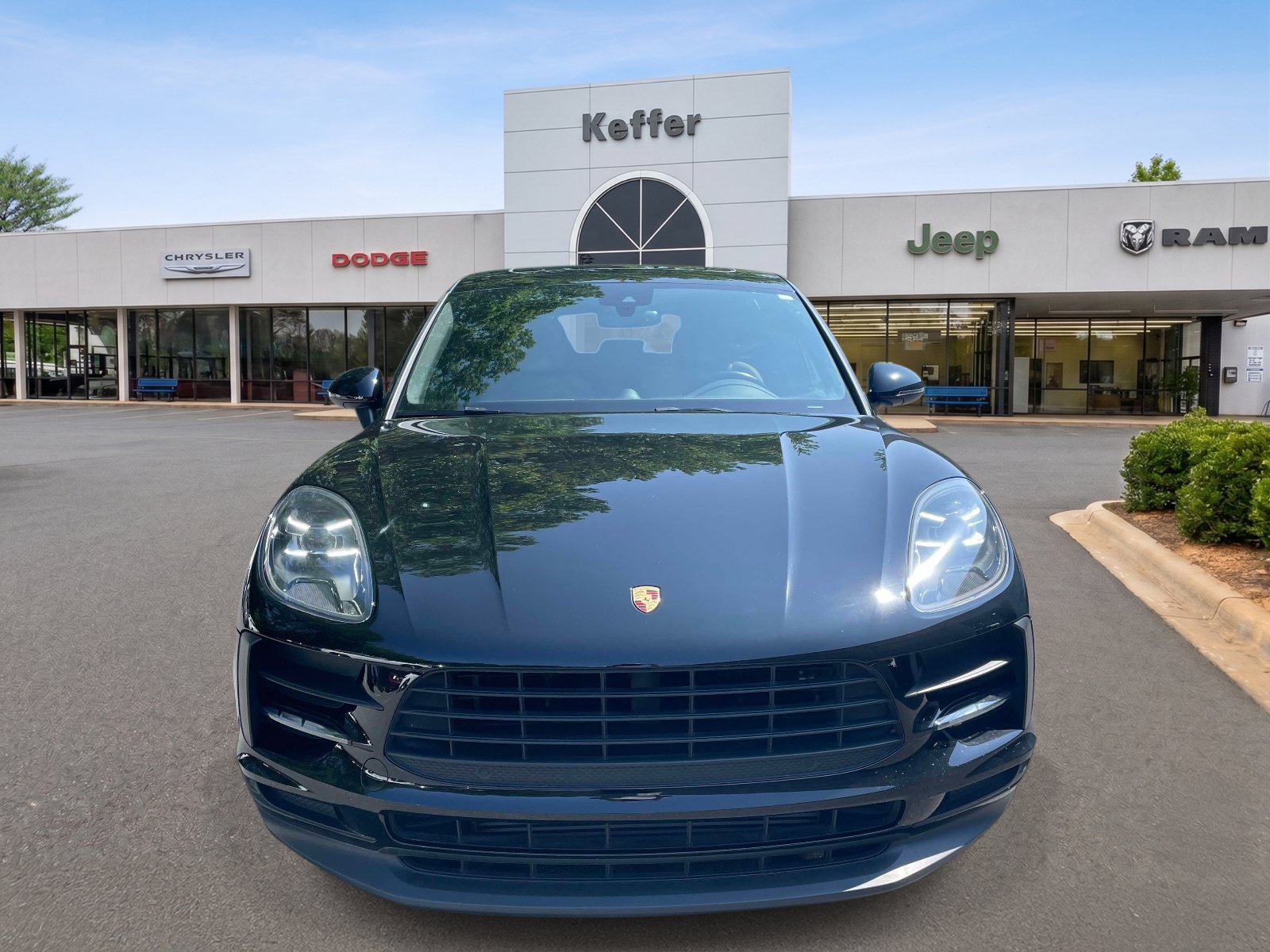 Used 2020 Porsche Macan AWD/4WD image 3