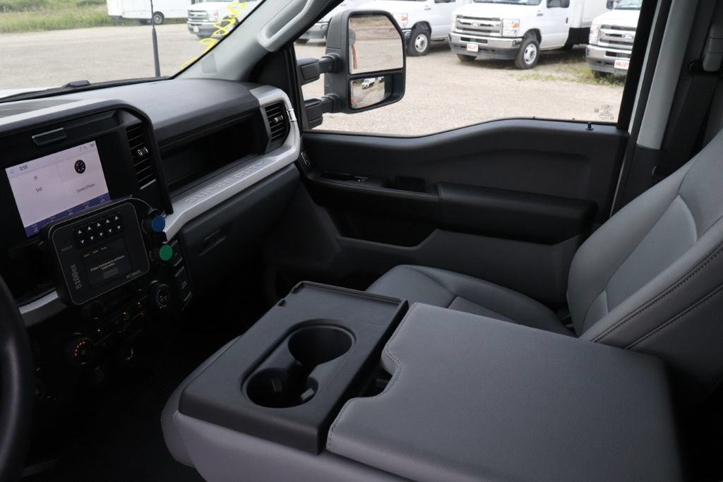 New 2026 Ford F550 4x4 Regular Cab Super Duty image 13