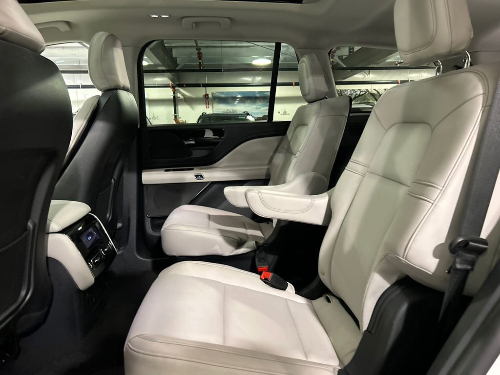 Used 2026 Lincoln Aviator AWD image 24