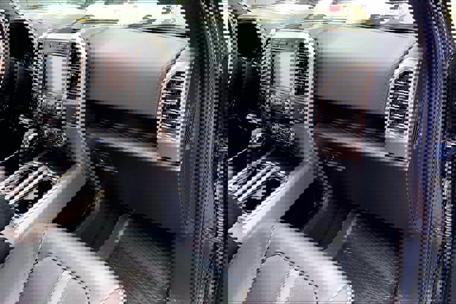 Used 2019 Ford F150 Platinum w/ Equipment Group 701A Luxury image 17