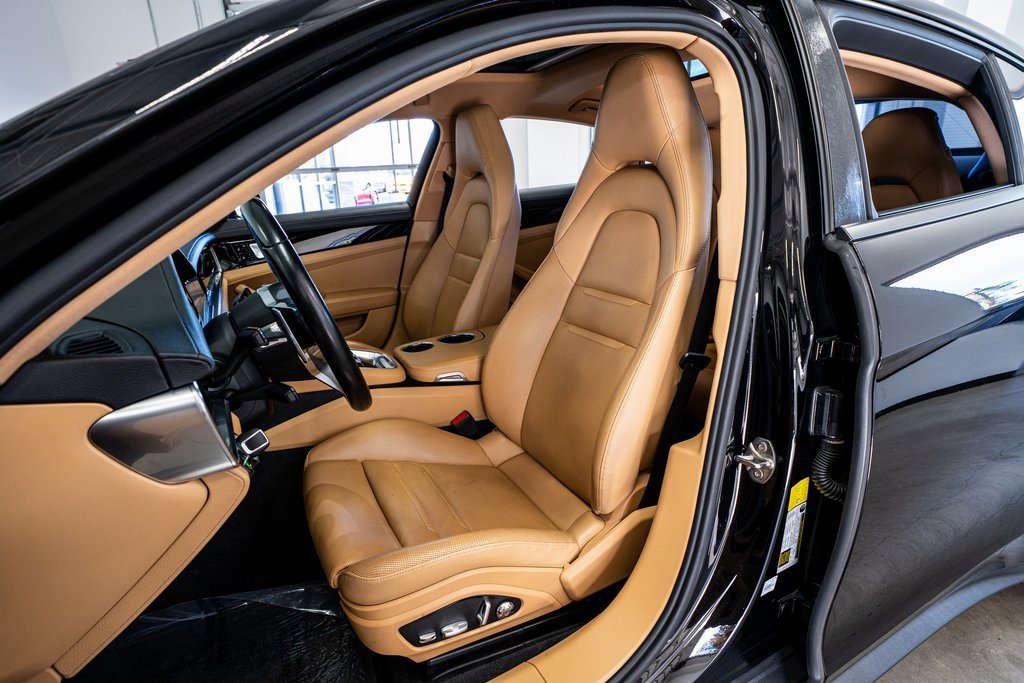 Used 2019 Porsche Panamera image 38