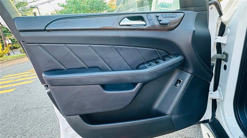 Used 2016 Mercedes-Benz GL 450 4MATIC w/ Premium I Package image 39