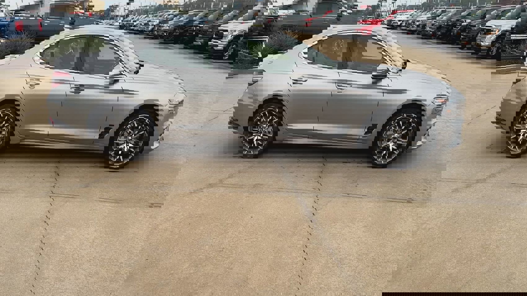 Used 2024 Genesis G70 2.5T image 9