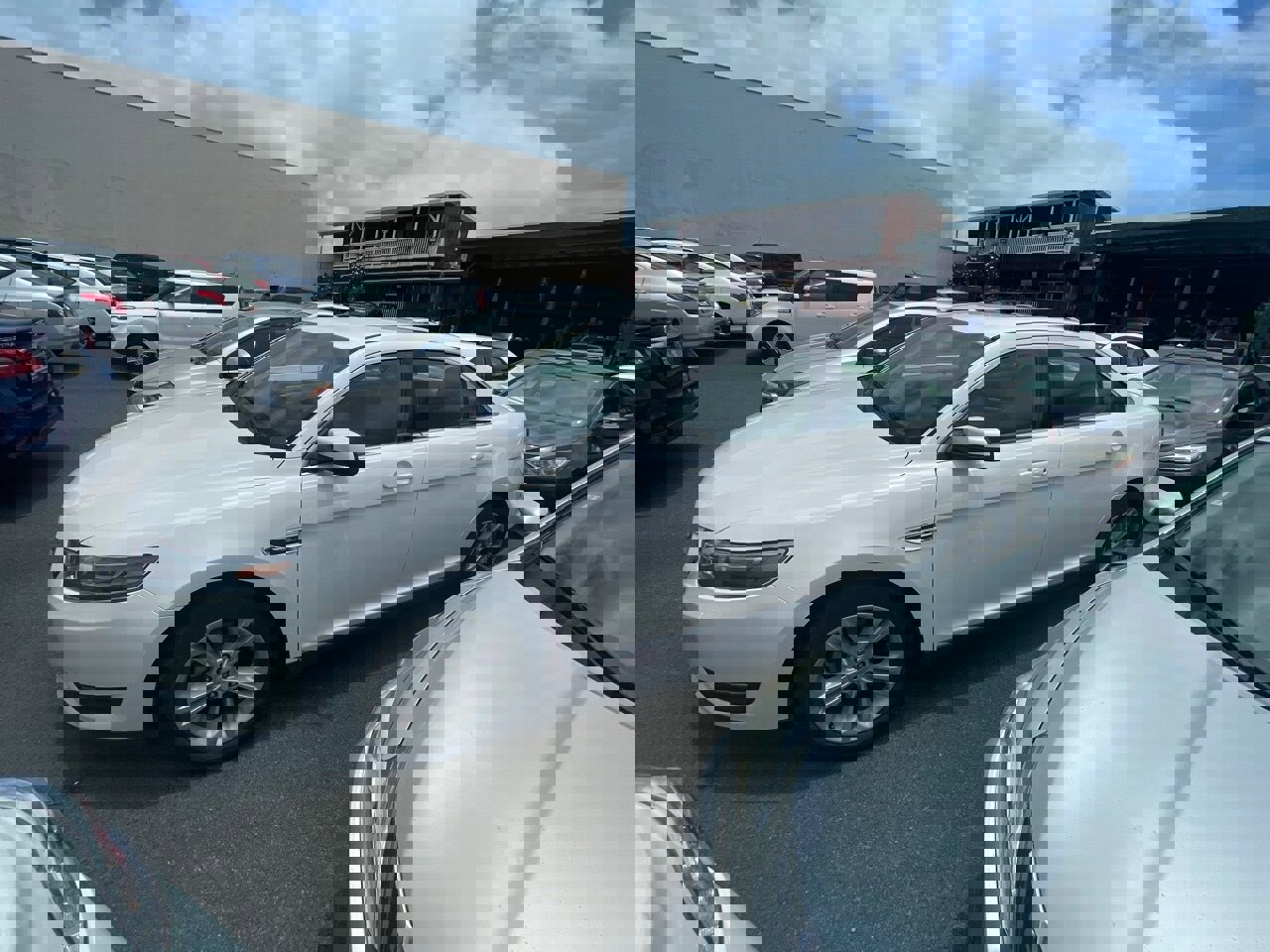 Used 2018 Ford Taurus SEL w/ Equipment Group 201A image 1