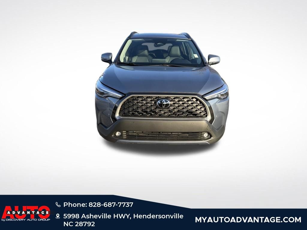 Used 2023 Toyota Corolla Cross XLE w/ Convenience Package image 3