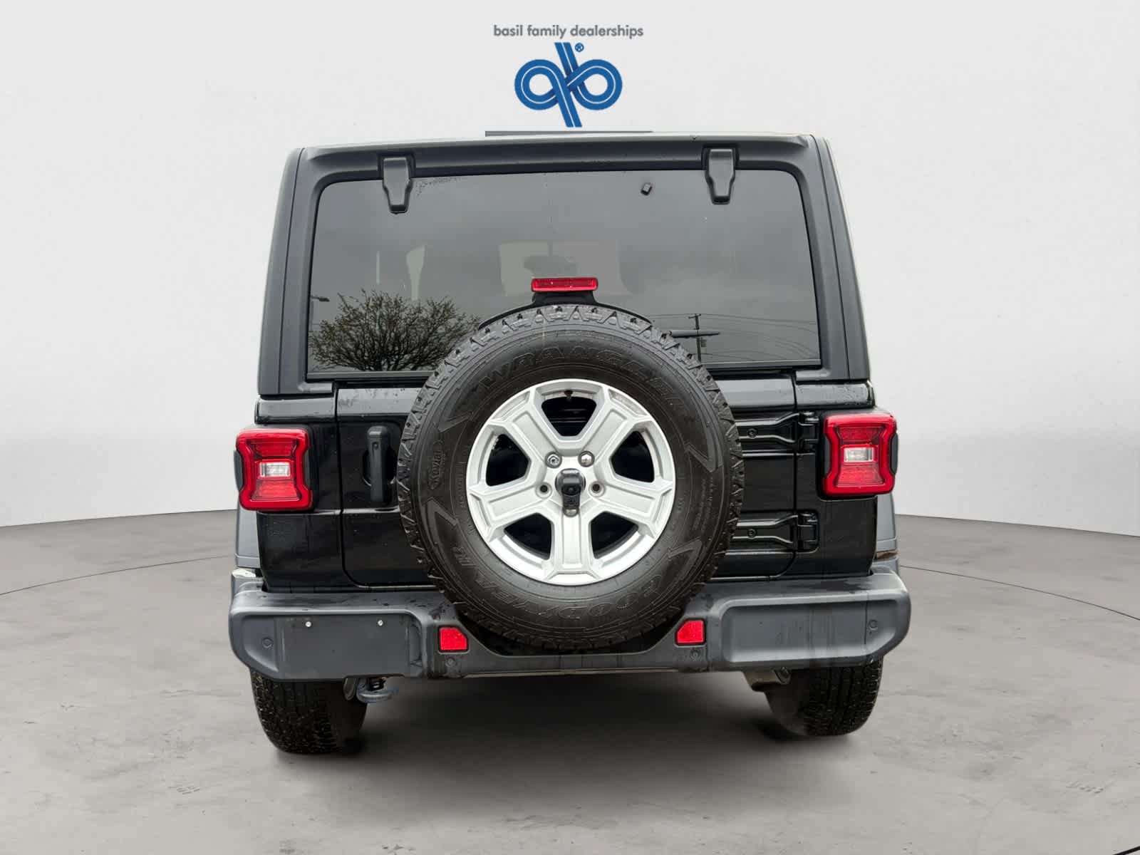 Used 2022 Jeep Wrangler Sport AWD/4WD image 4