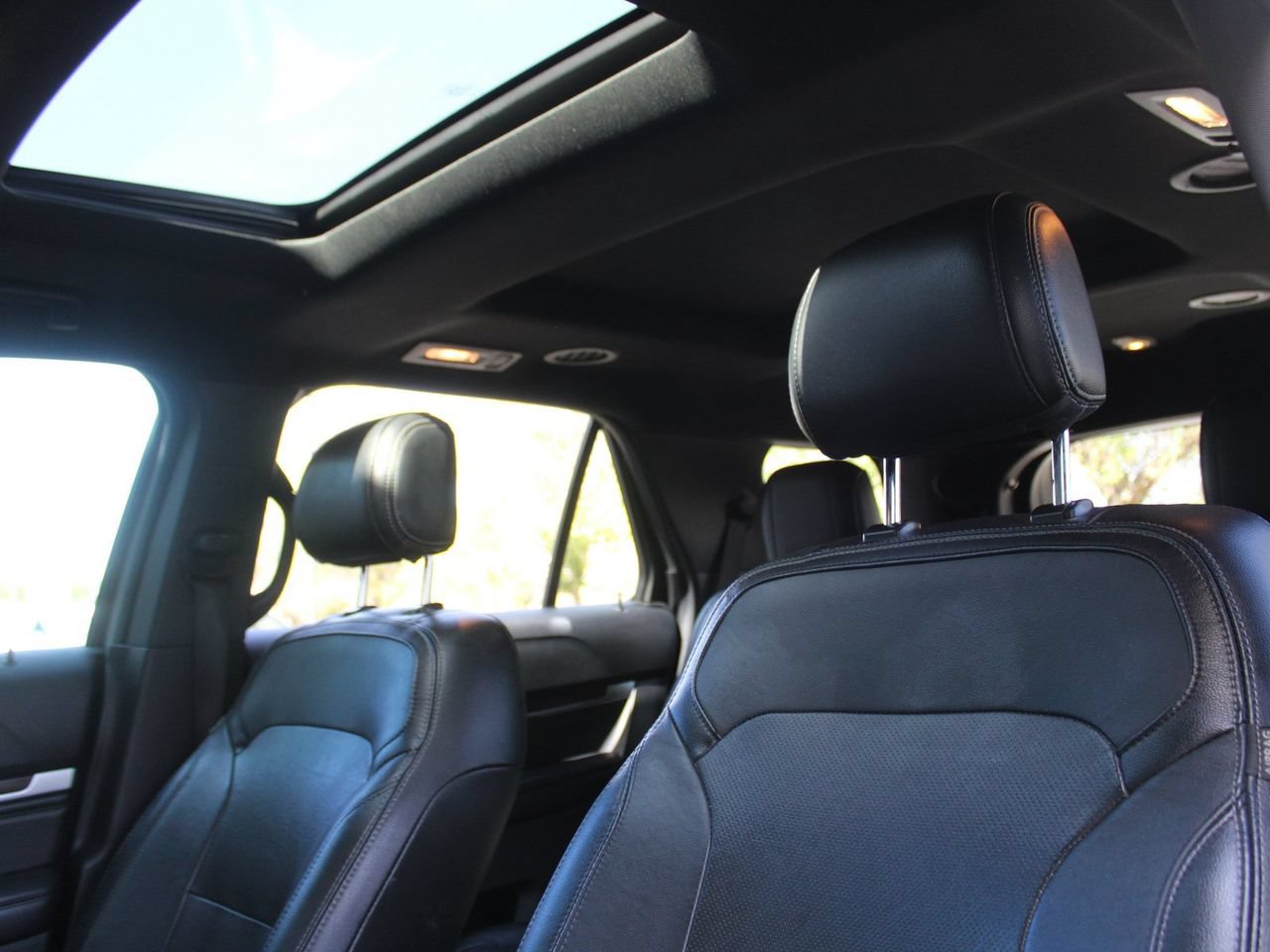 Used 2016 Ford Explorer Limited AWD/4WD image 30