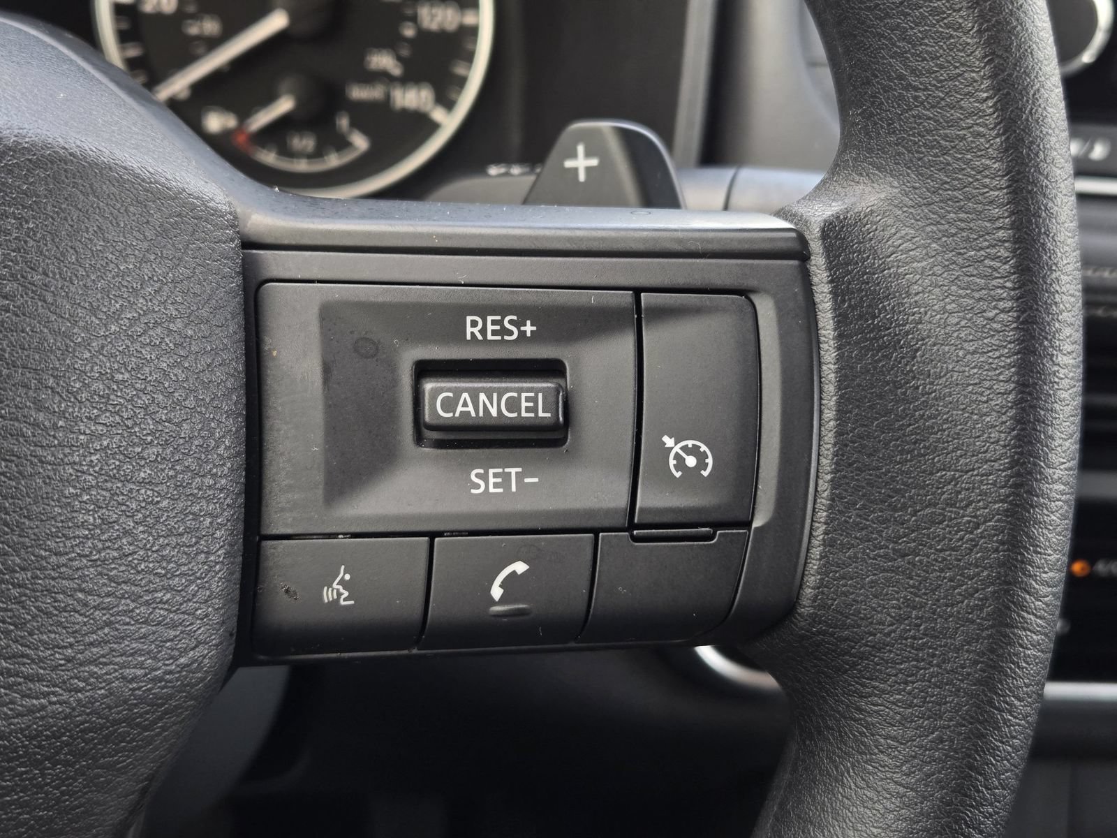 Used 2025 Nissan Rogue S AWD/4WD image 30