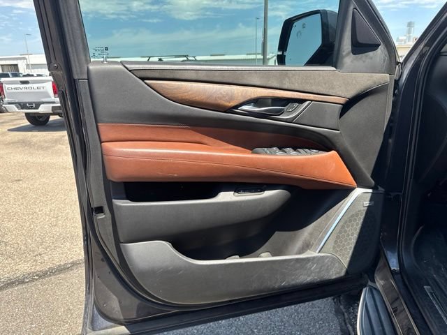 Used 2017 Cadillac Escalade Luxury w/ LPO, Radiant Package AWD/4WD image 9