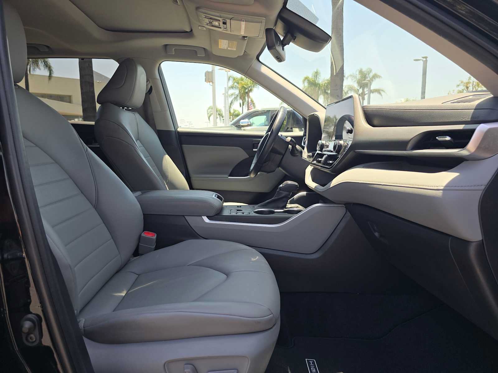 Used 2023 Toyota Highlander XLE FWD image 10