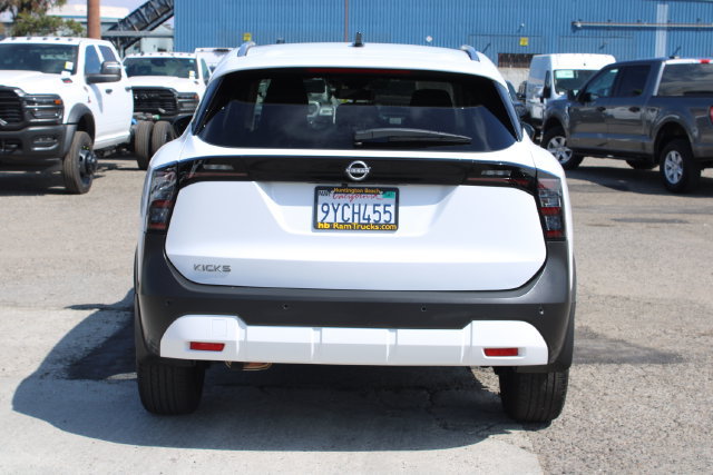 Used 2026 Nissan Kicks SV w/ SV Premium Package FWD image 4