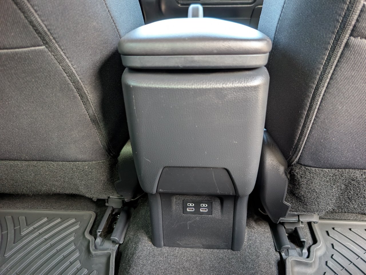 Used 2024 Toyota Prius LE FWD image 7