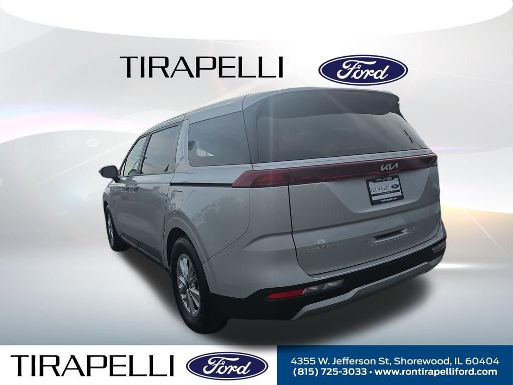 Used 2023 Kia Carnival LX image 2